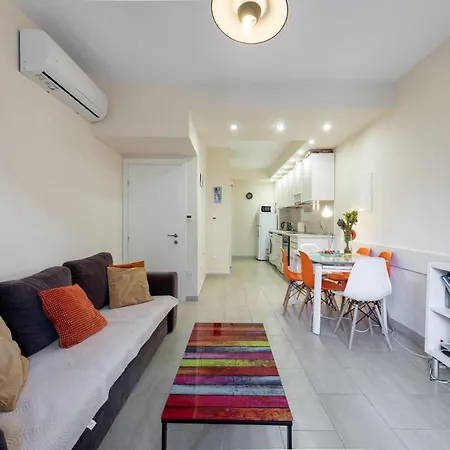 Apartment Modern Flat 50m From The Sea In Prime Location
