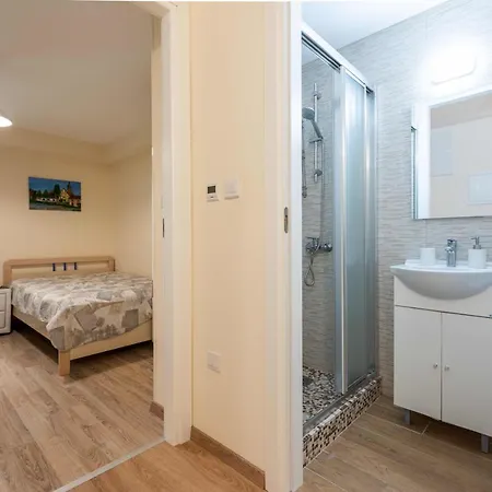 Apartment Modern Flat 50m From The Sea In Prime Location *