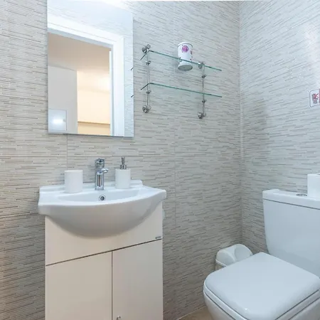 Modern Flat 50m From The Sea In Prime Location Apartment