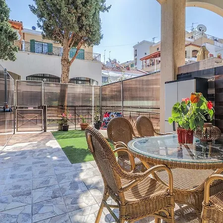 Modern Flat 50m From The Sea In Prime Location
