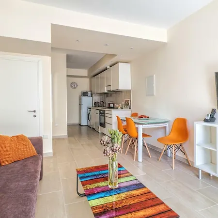 Modern Flat 50m From The Sea In Prime Location Appartement