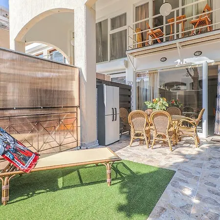 Modern Flat 50m From The Sea In Prime Location *