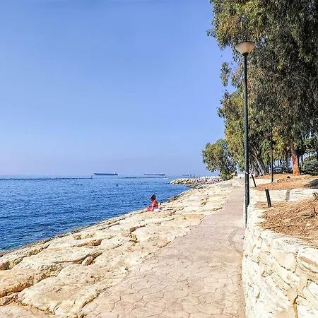 Modern Flat 50m From The Sea In Prime Location * Λεμεσός